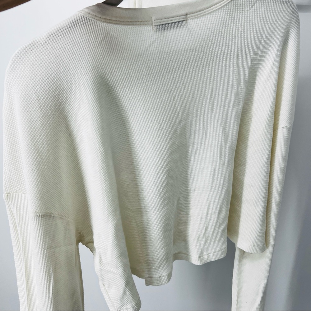 Éterne Ivory Long sleeved Thermal Cropped Top Size Large NWT - Picture 8 of 11